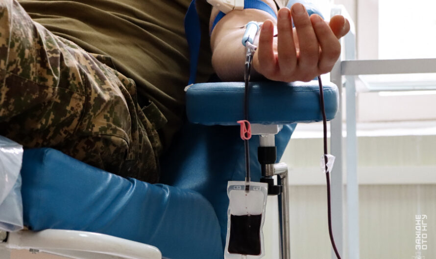 Нетішинські нацгвардійці стали донорами для поранених побратимів: зворушливі фото